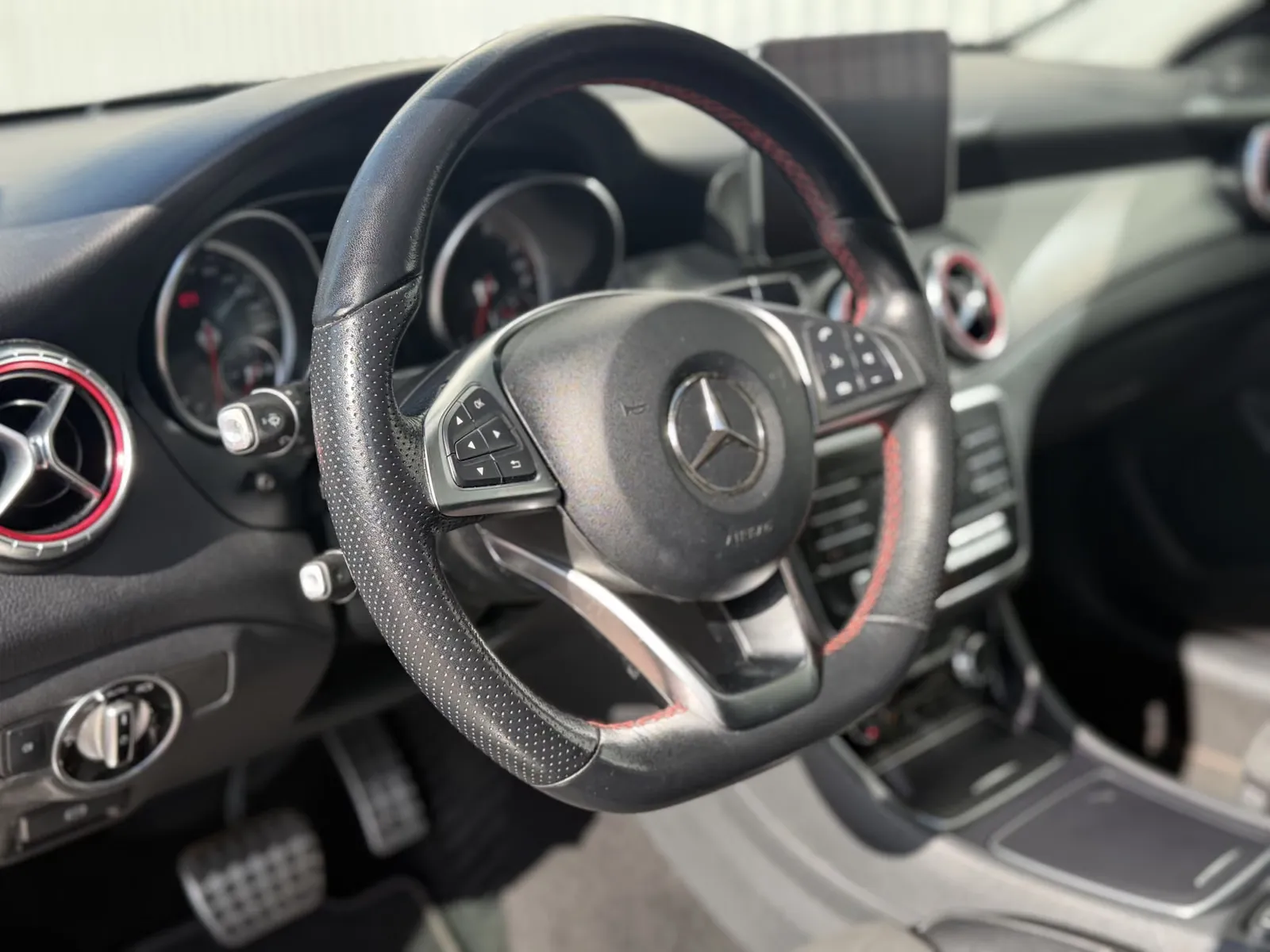 Mercedes-Benz CLA 180, Bild 24