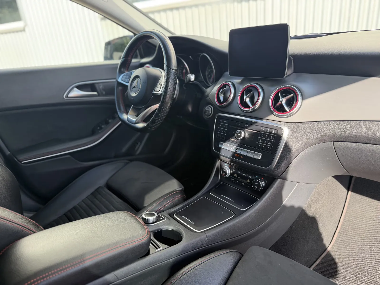 Mercedes-Benz CLA 180, Bild 18