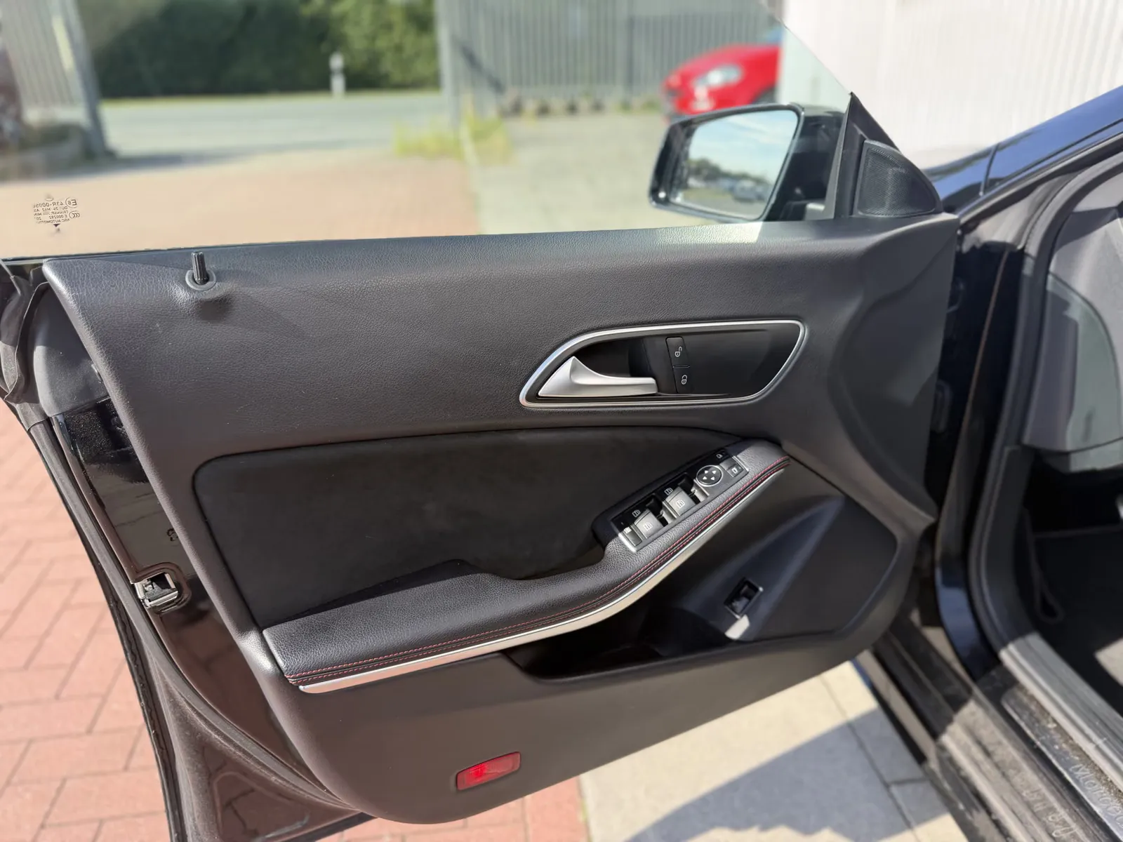 Mercedes-Benz CLA 180, Bild 25