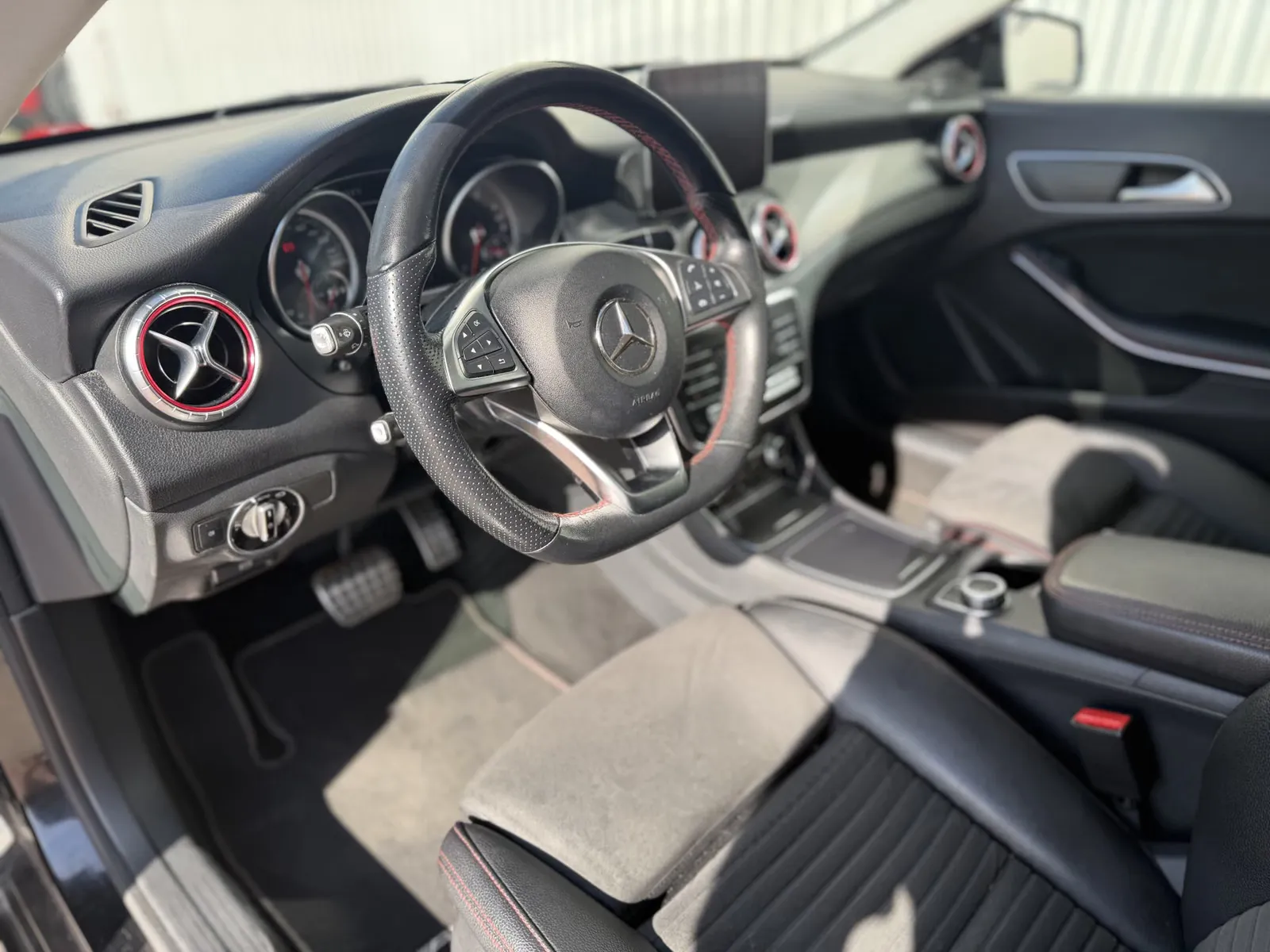Mercedes-Benz CLA 180, Bild 16