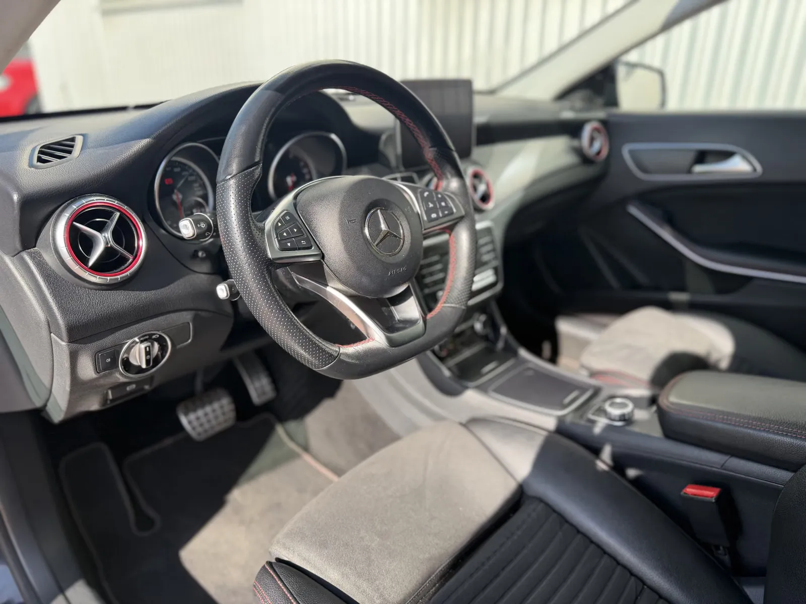 Mercedes-Benz CLA 180, Bild 23