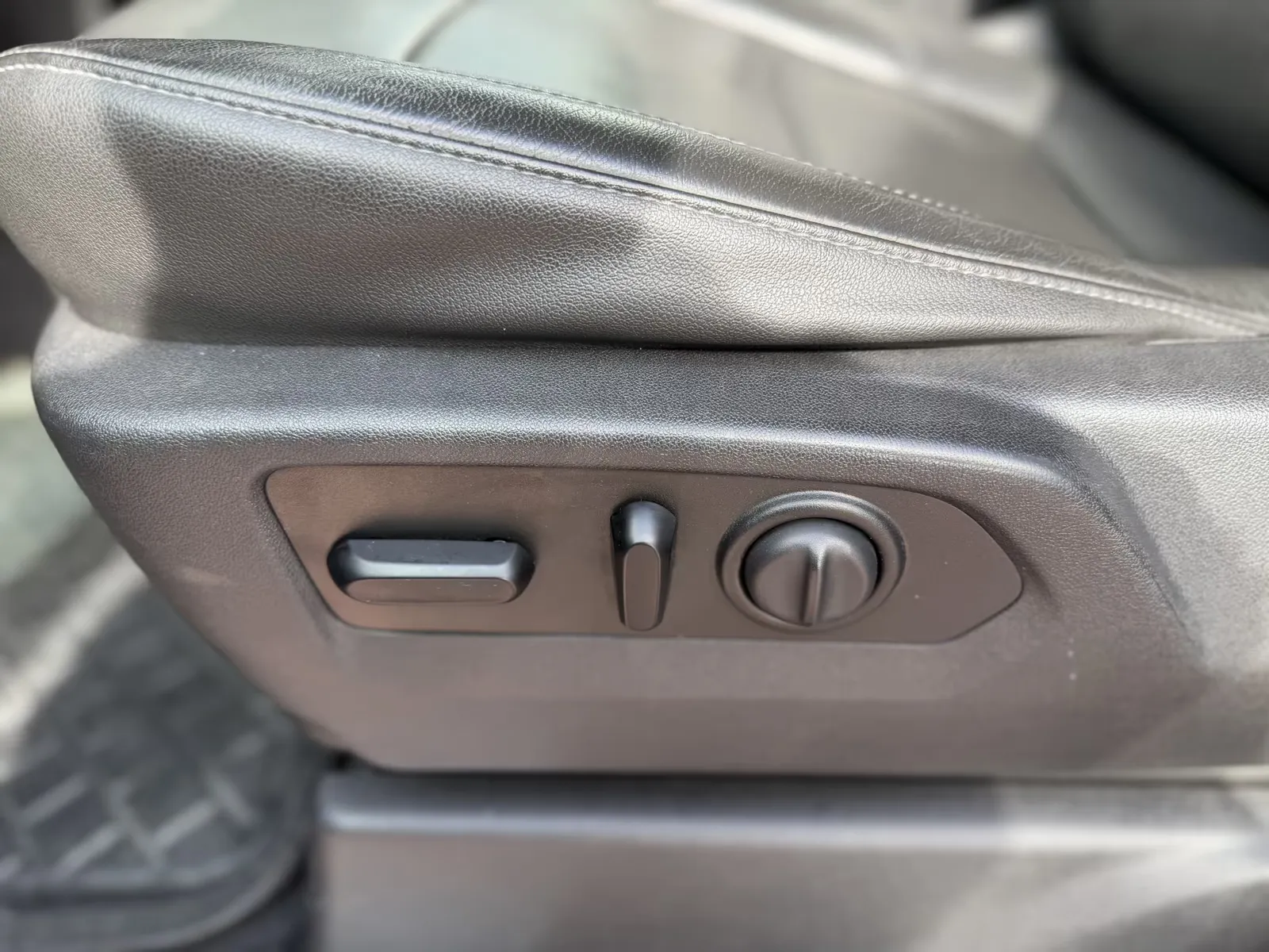 Chevrolet Silverado, Bild 16