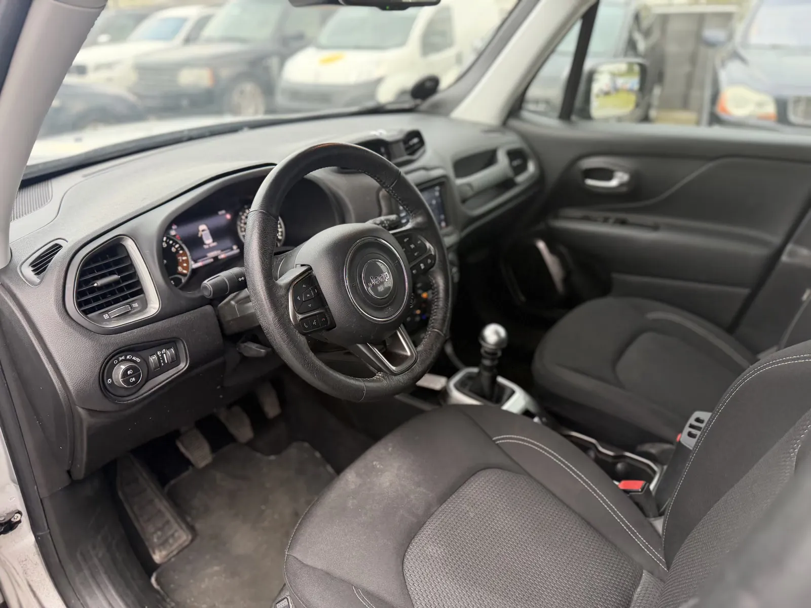 Jeep Renegade, Bild 9