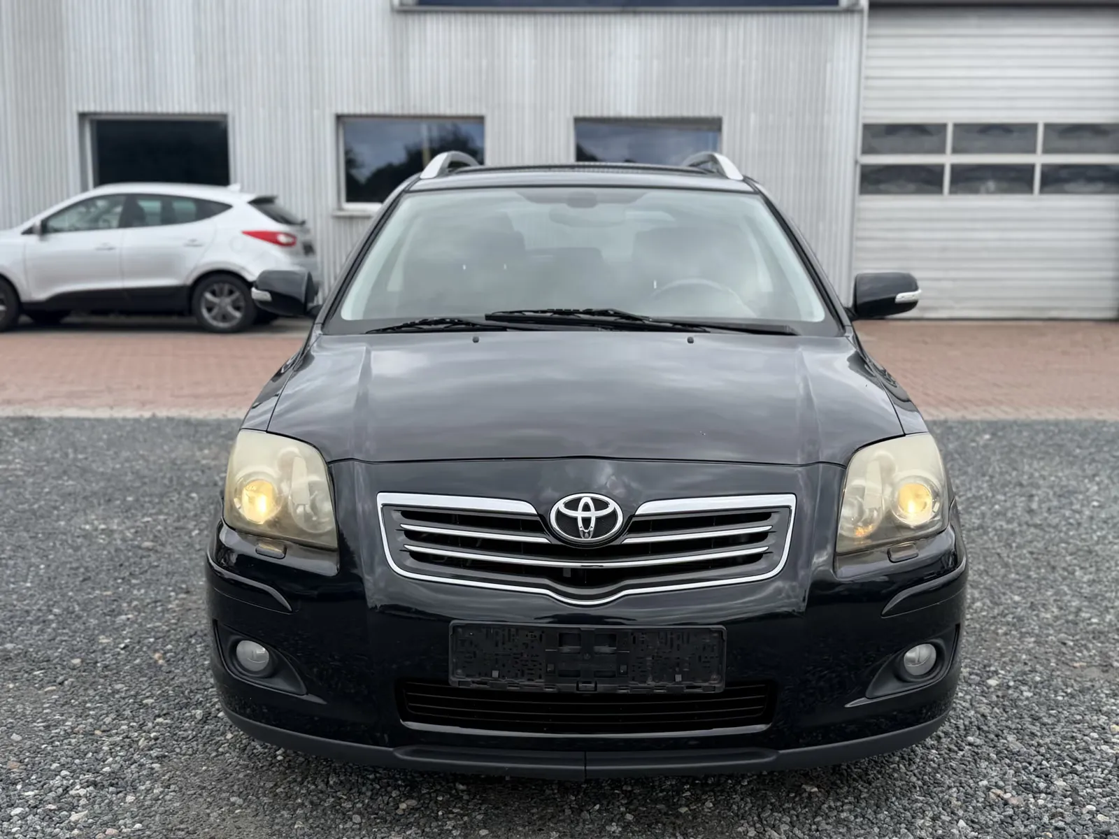 Toyota Avensis, Bild 2
