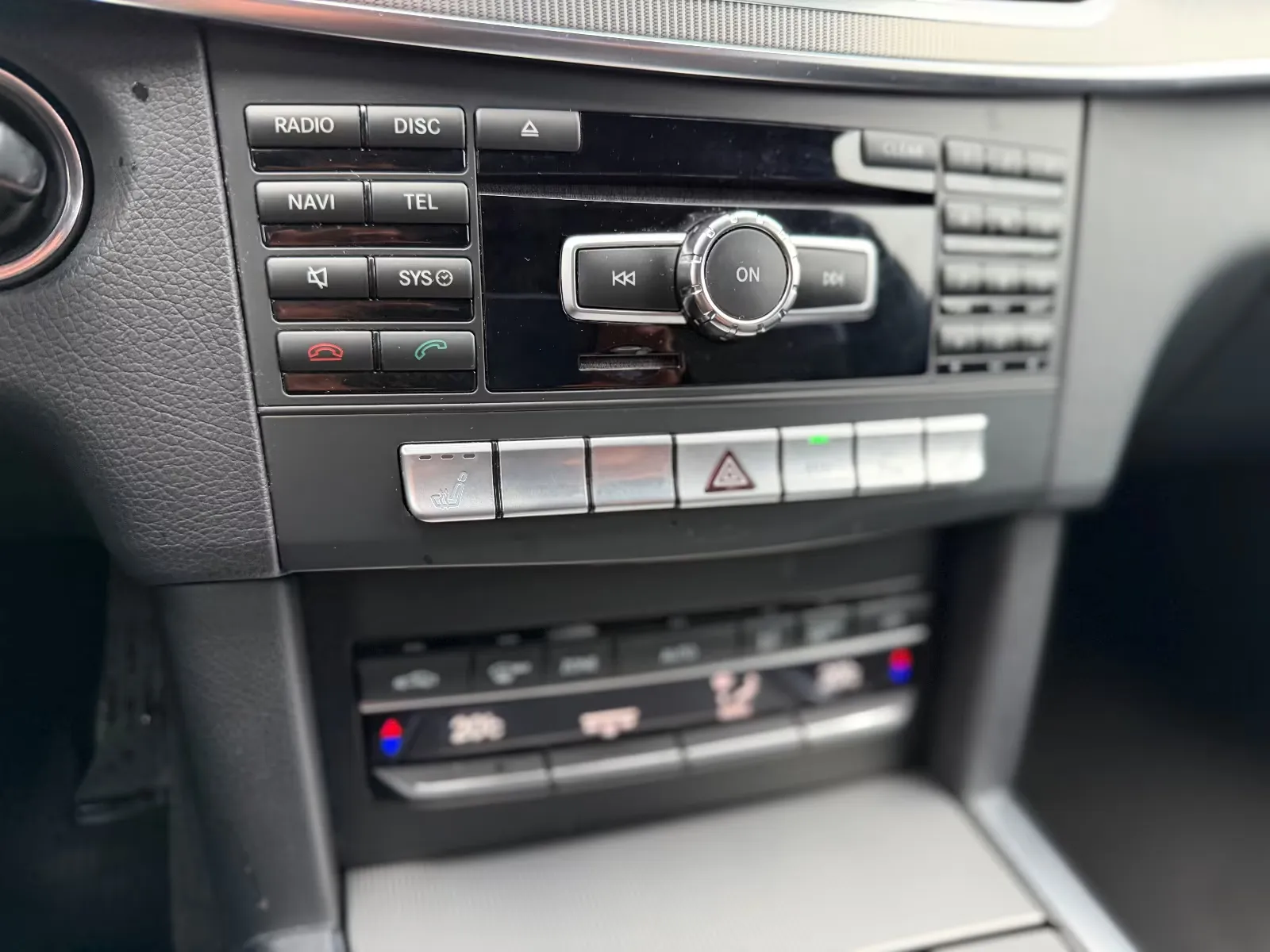Mercedes-Benz E 400, Bild 13