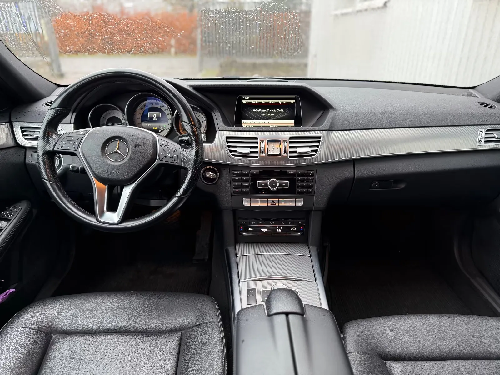 Mercedes-Benz E 400, Bild 12