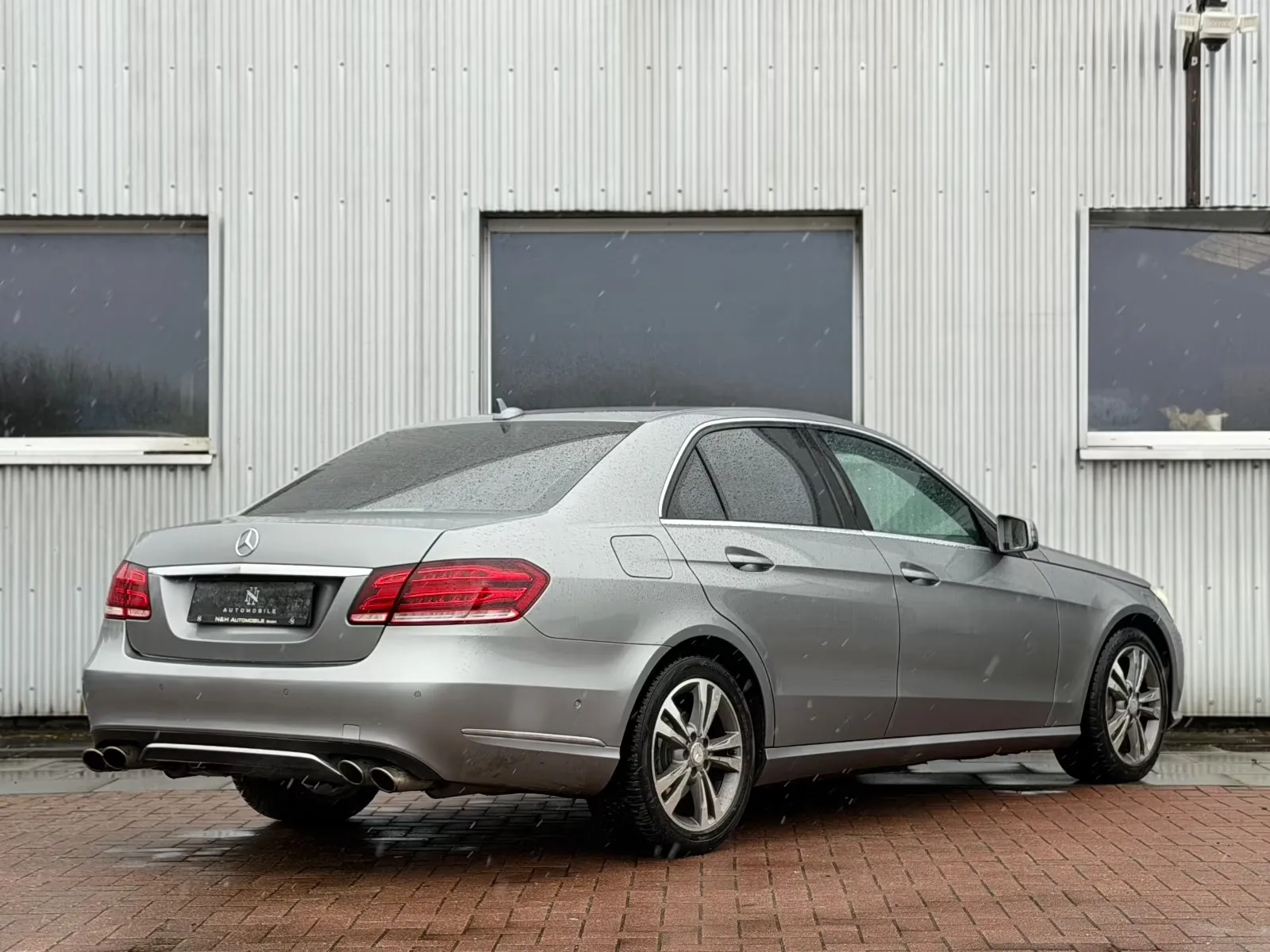 Mercedes-Benz E 400, Bild 6