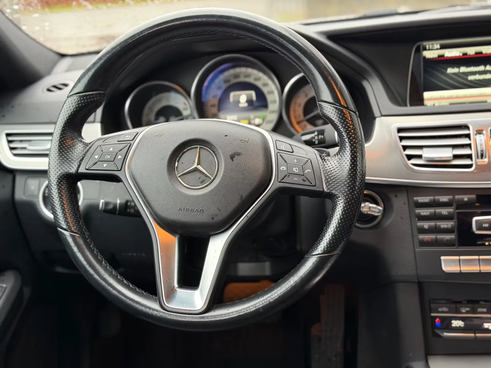 Mercedes-Benz E 400, Bild 11