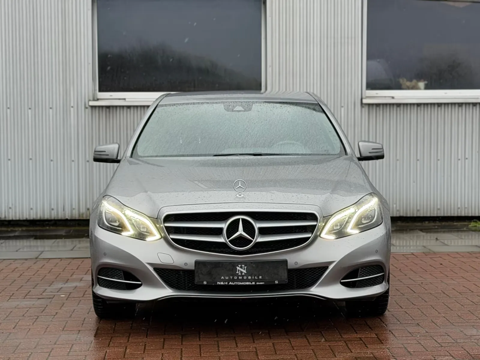 Mercedes-Benz E 400, Bild 2
