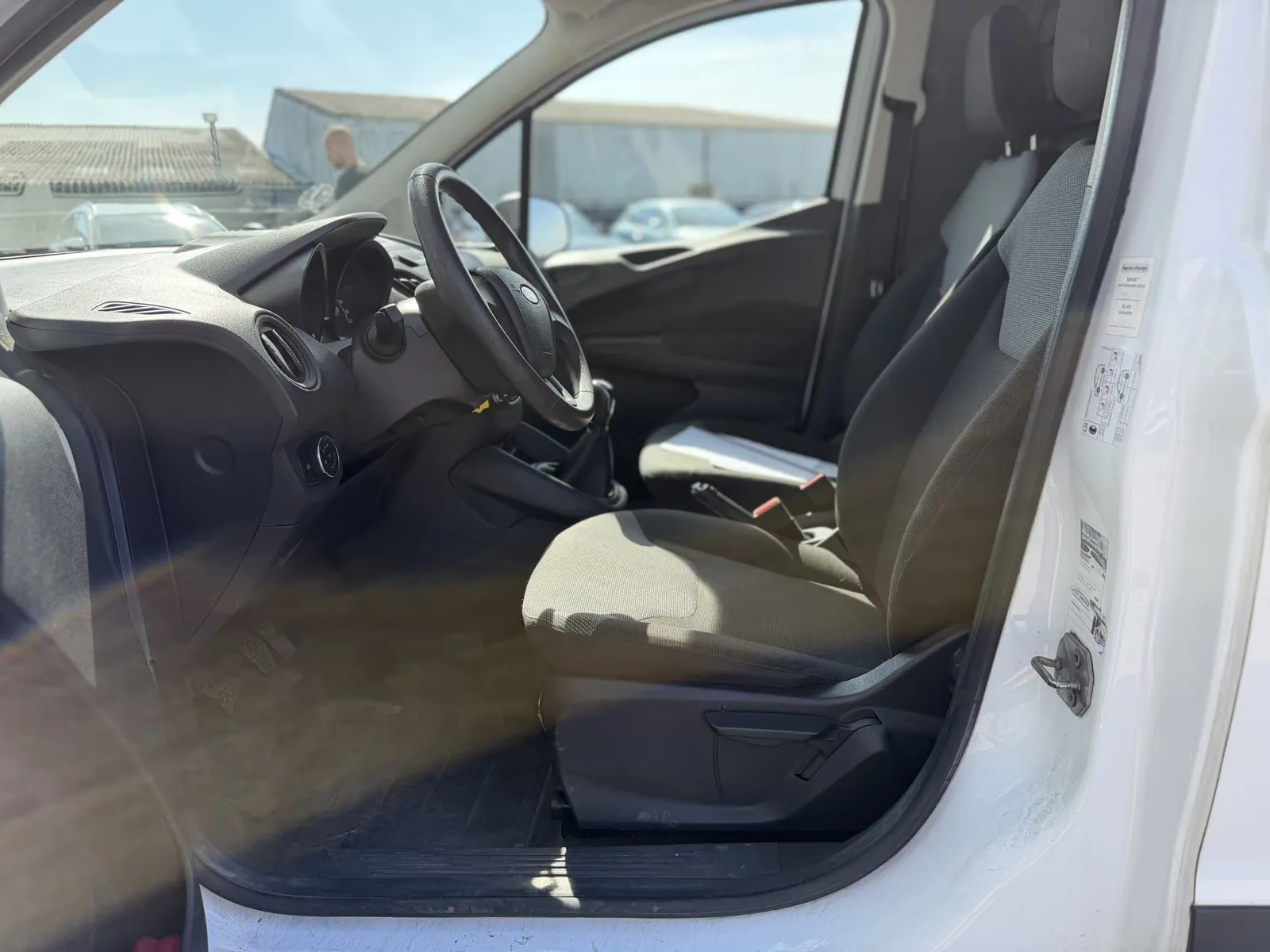 Ford Transit Courier, Bild 6