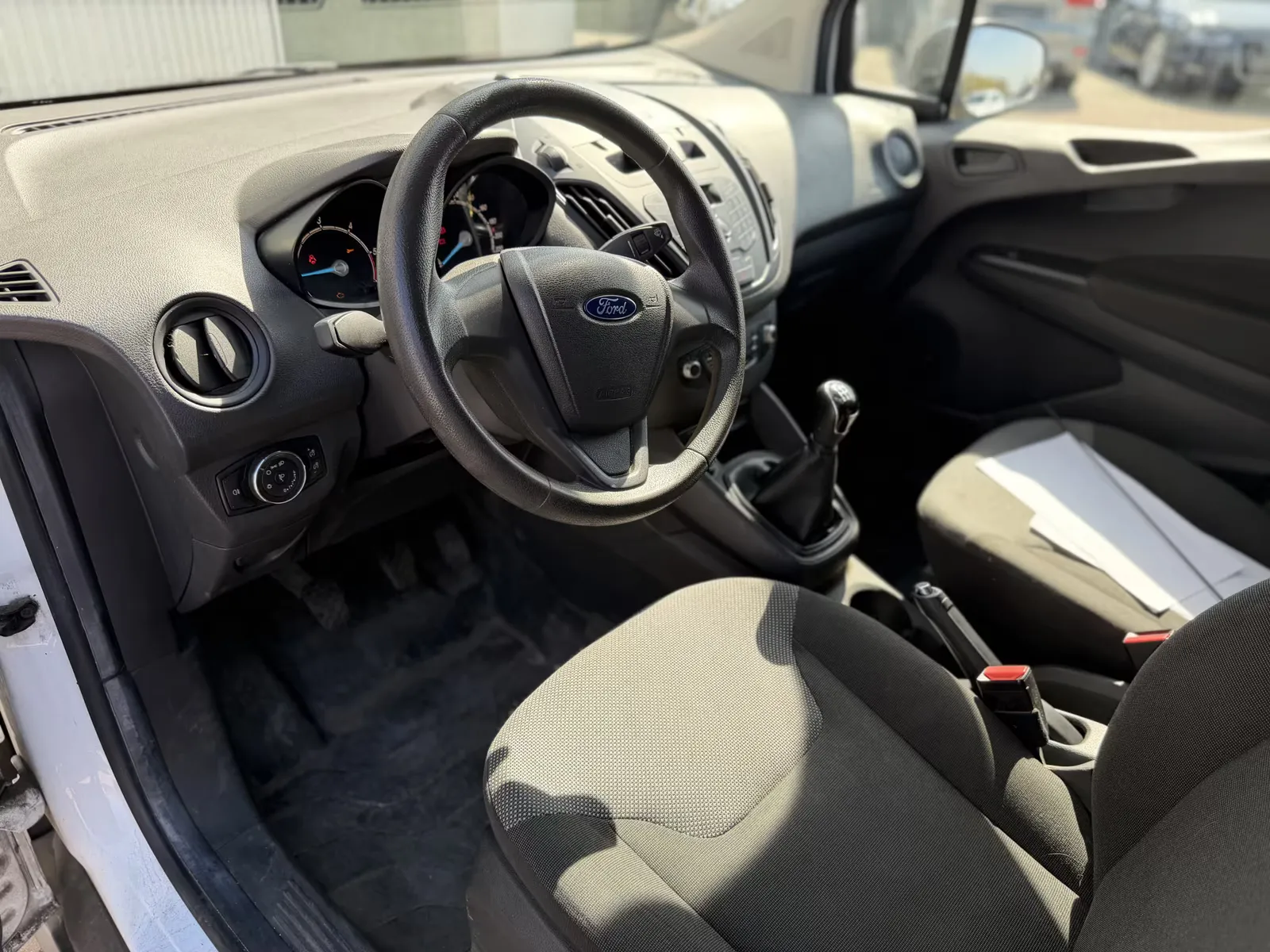 Ford Transit Courier, Bild 7