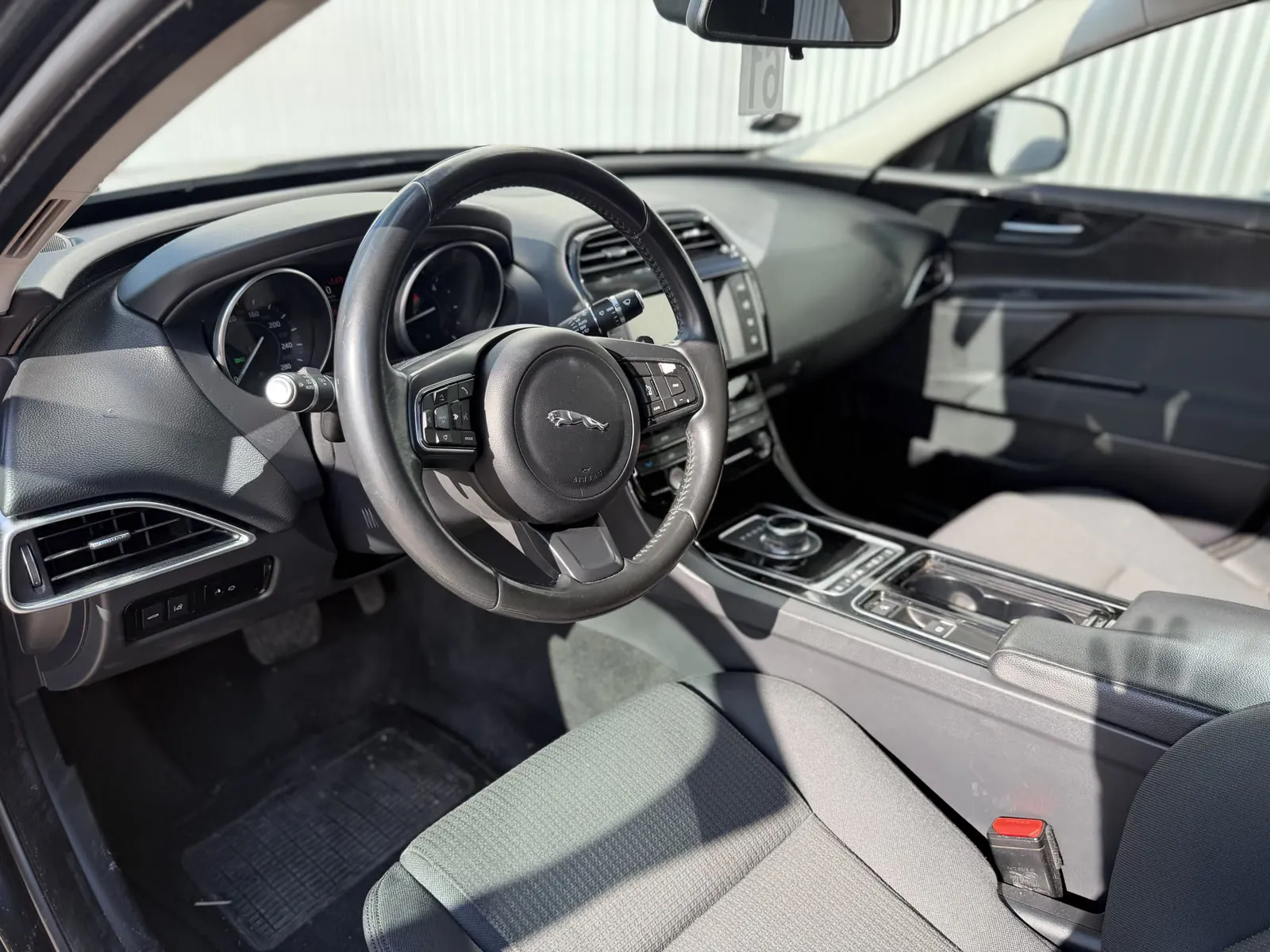 Jaguar XF, Bild 10