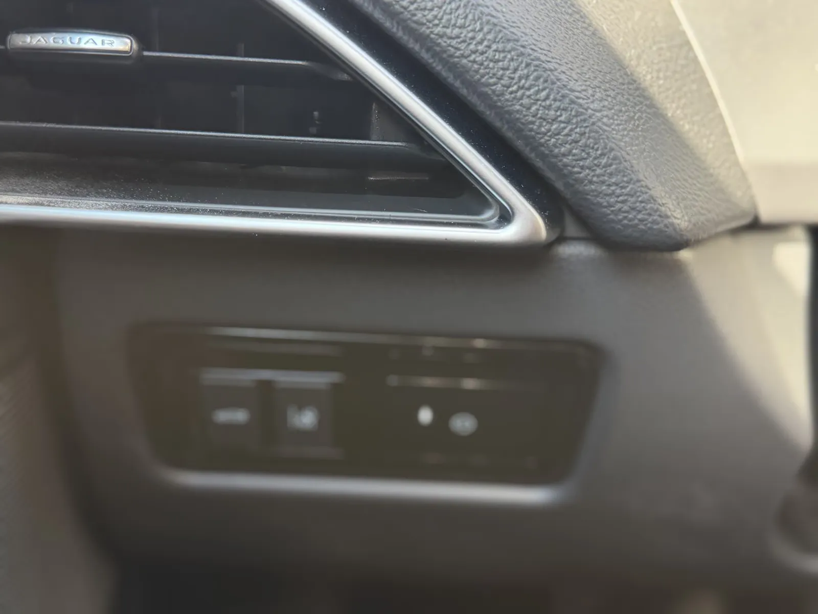 Jaguar XF, Bild 15