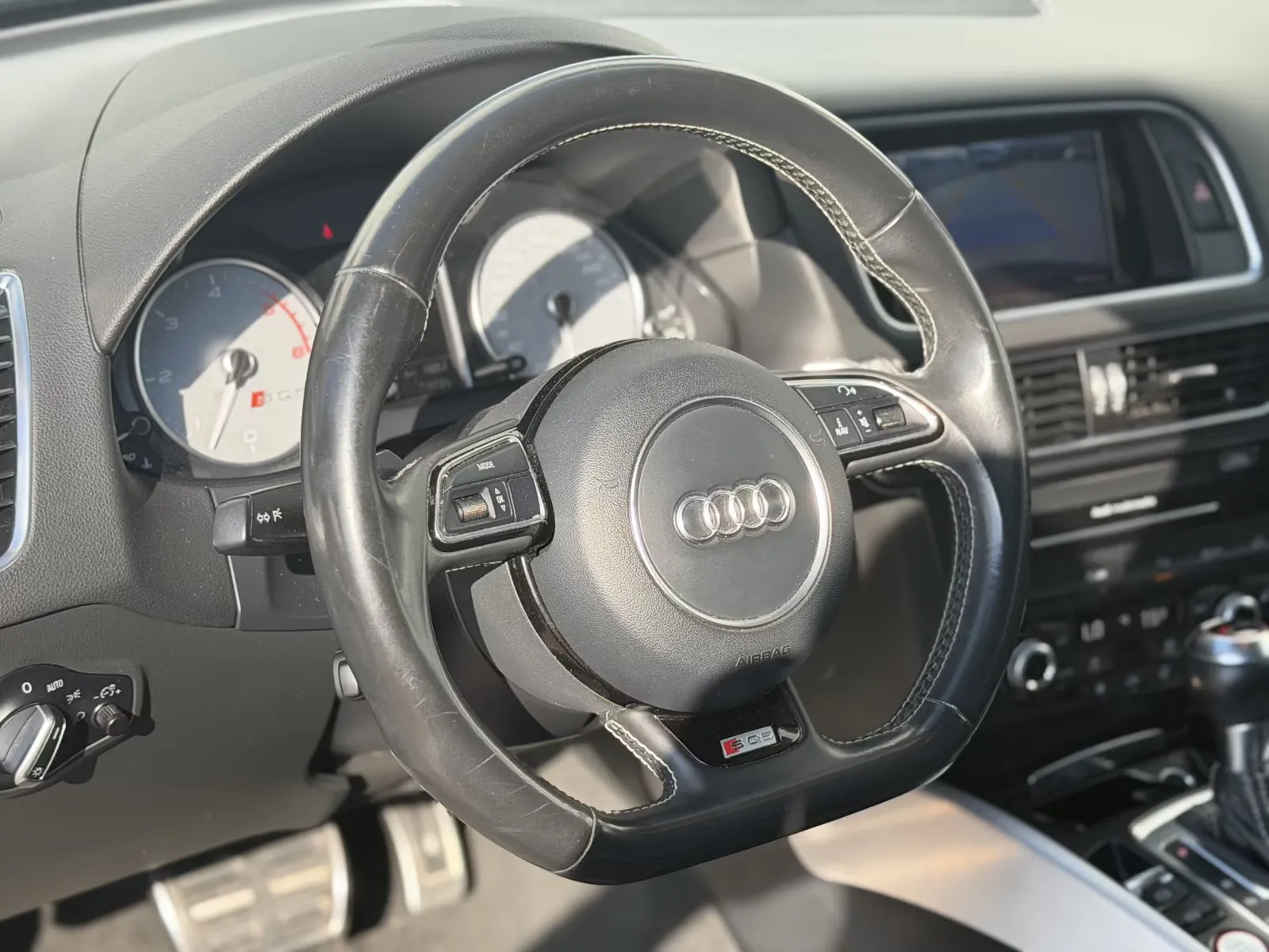 Audi SQ5, Bild 16